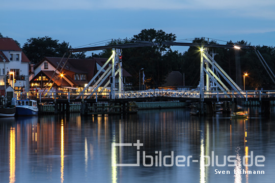 Brücke in Wieck bei Nacht 2