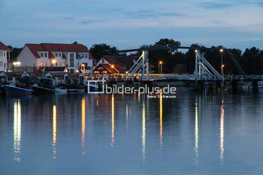 Brücke in Wiek bei Greifswald bei Nacht